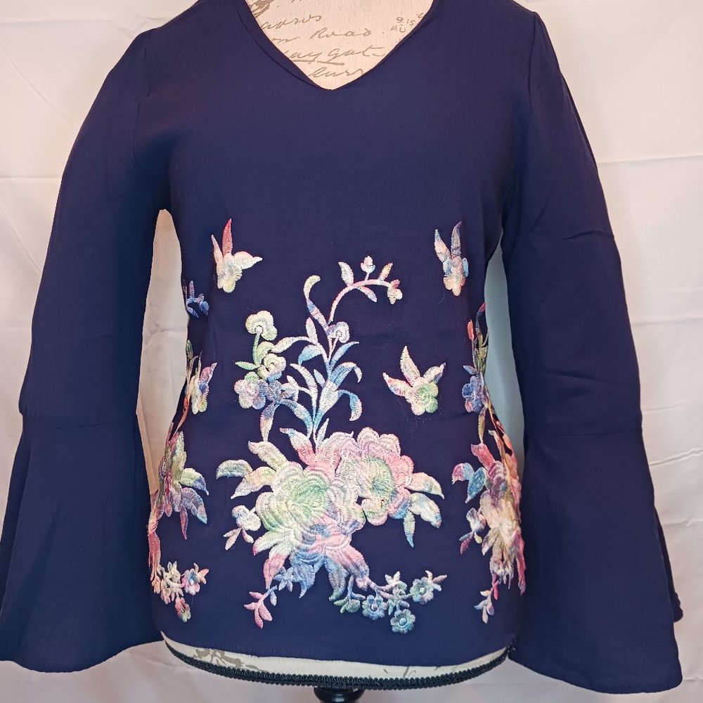 Karen Kane Floral Embroidered Blue Flare Sleeve Blouse Women's Sz Medium Boho